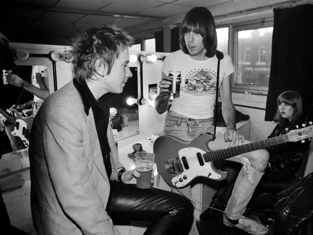 Johnny Rotten and Johnny Ramone - London Roundhouse - 1977