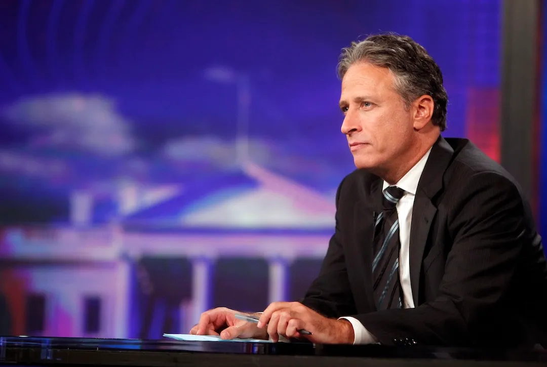 Quando Jon Stewart assumiu a sátira do ‘The Daily Show’ se tornou uma fonte de notícias confiável' width='1080' height='725' title=