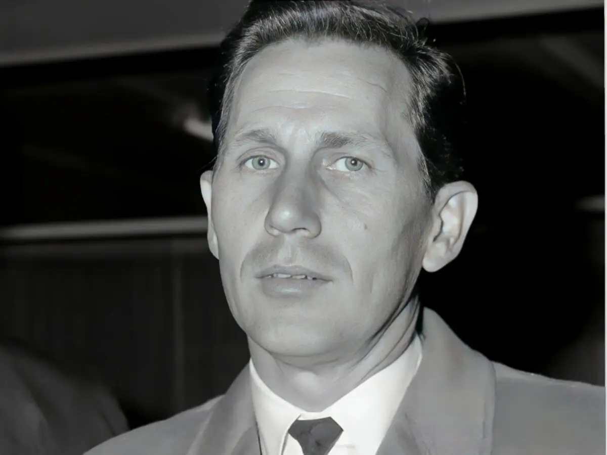 Chet Atkins - Far Out Magazine