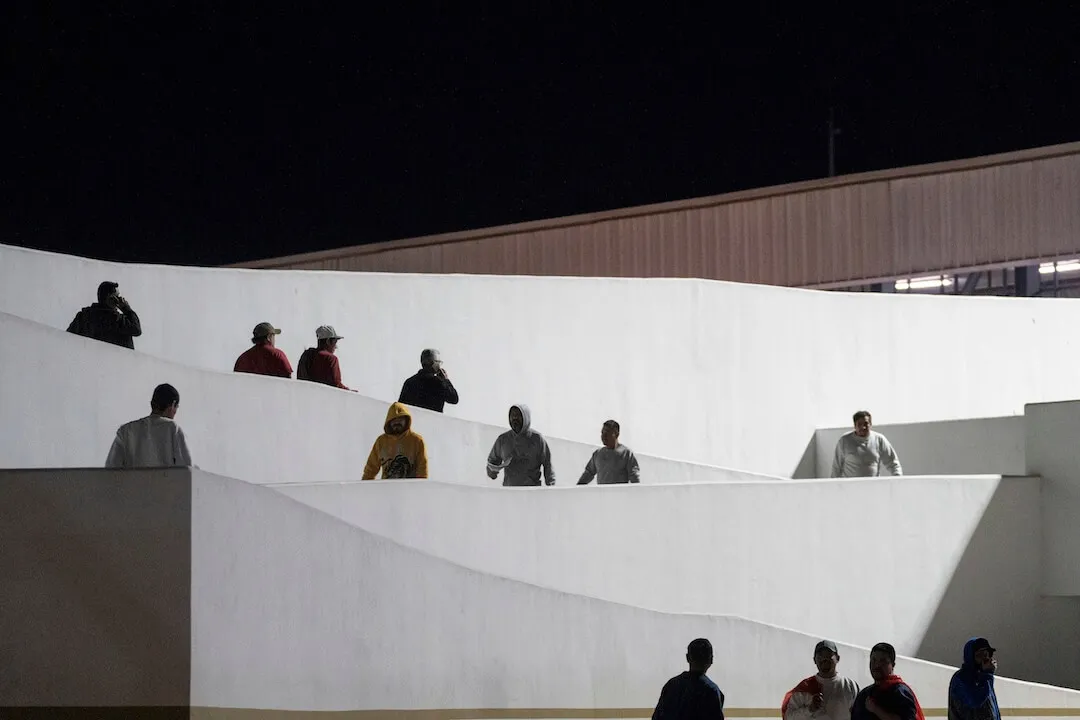 Como a rotação e a falsidade impulsionaram a repressão da imigração de Trump em seus primeiros 100 dias' width='1080' height='720' title=