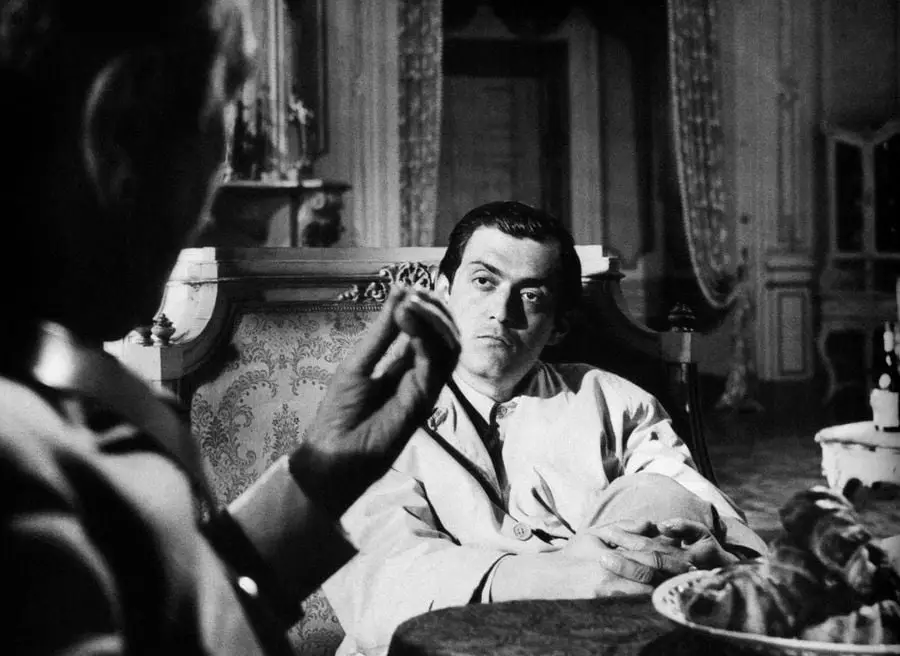 Stanley Kubrick and Kirk DOuglas on the set of