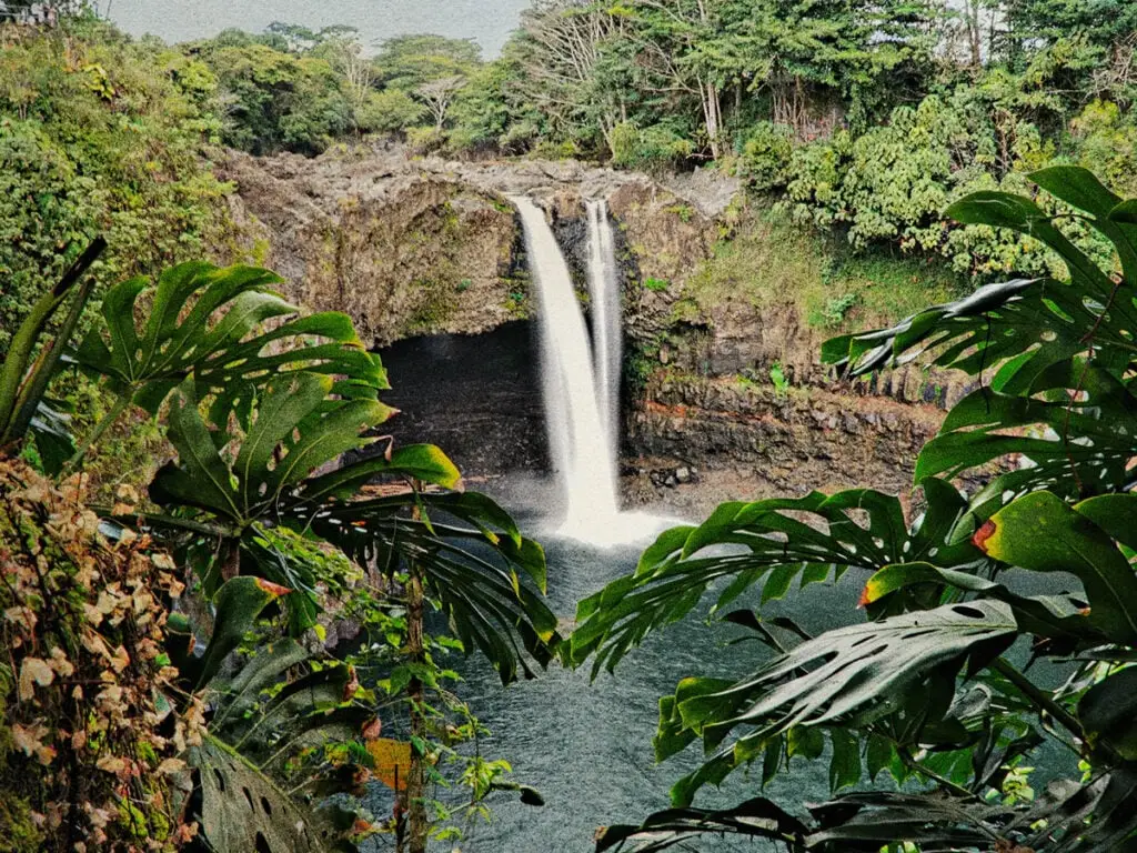 Hilo, Hawaii - The Kingdom of the Crystal Skull
