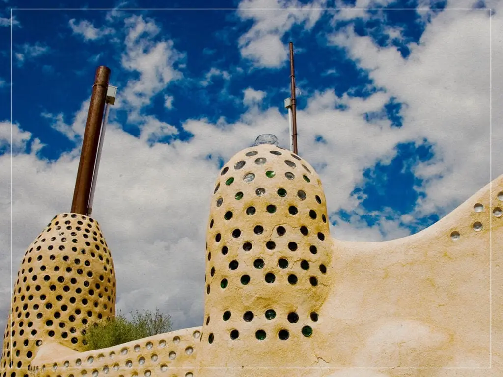 The surreal beauty of New Mexico’s desert Earthships - Far Out Magazine 02