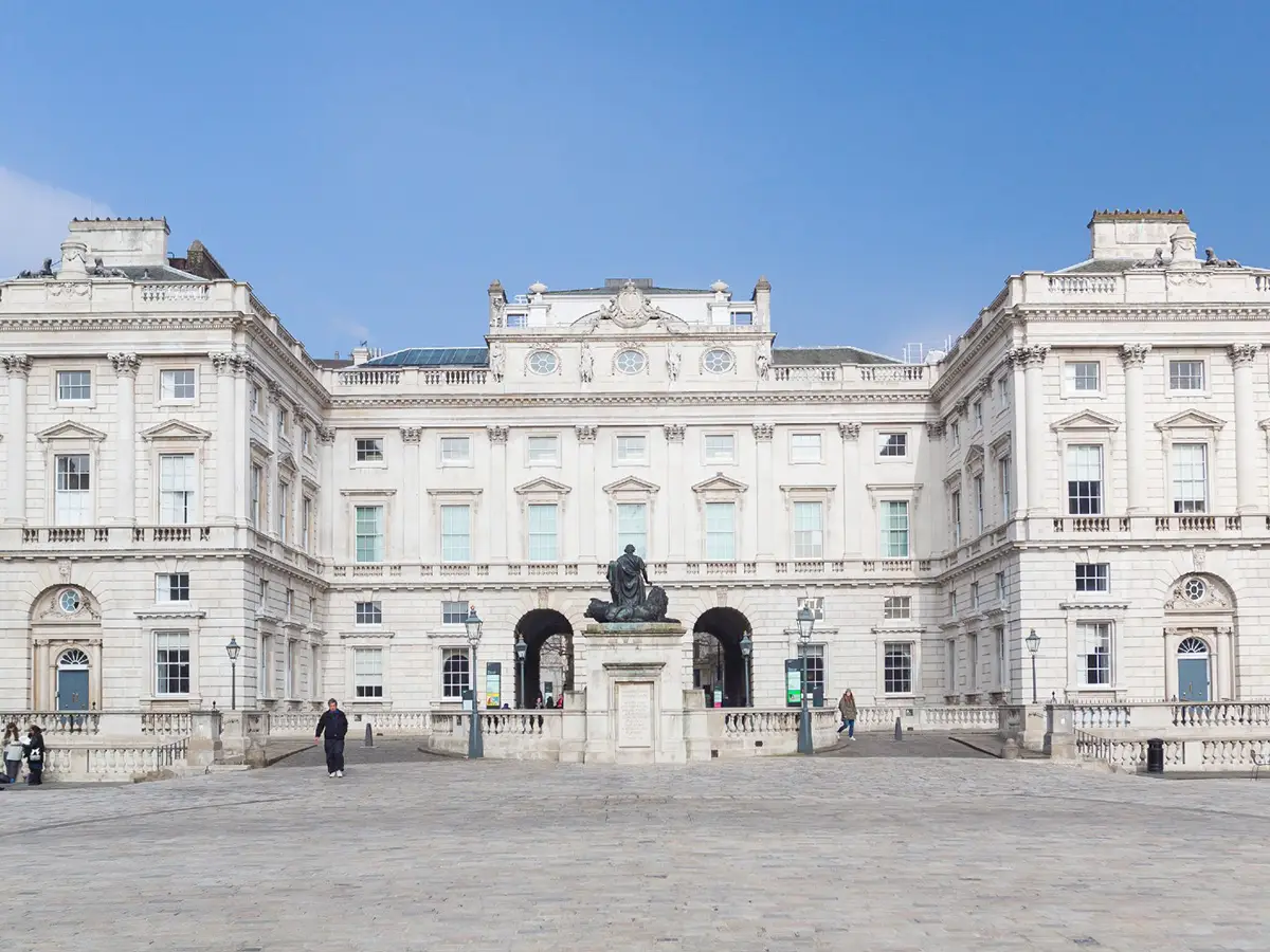 A Galeria do Courtyard na casa de Somerset está aberta novamente após o incêndio