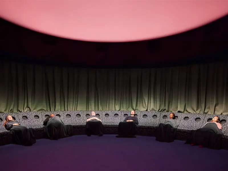 Dreamachine: a instalação da arte muda o mundo através de um coletivo triplo