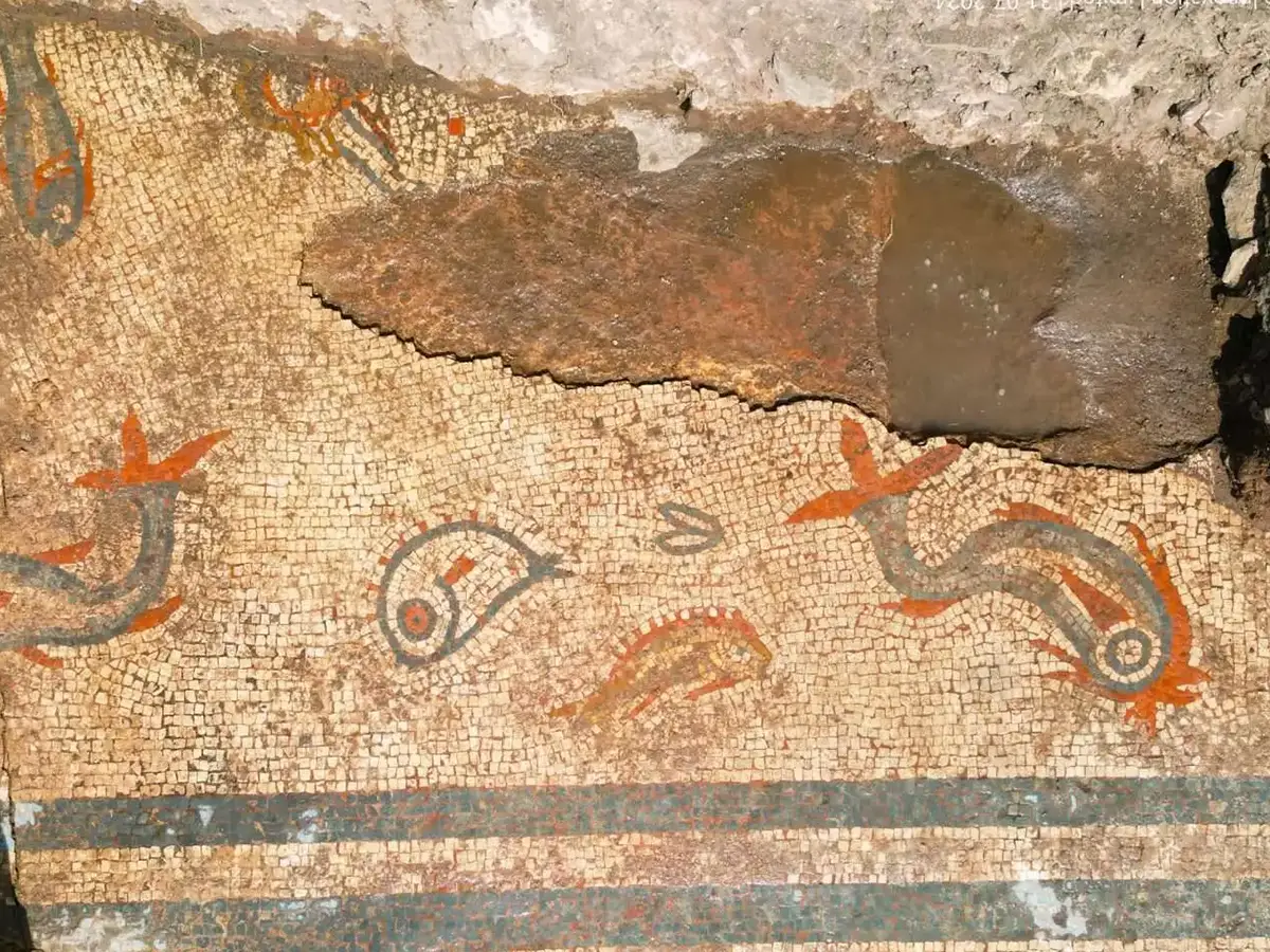 Os arqueólogos encontram um mosaico de 2.000 anos na zona rural da Inglaterra