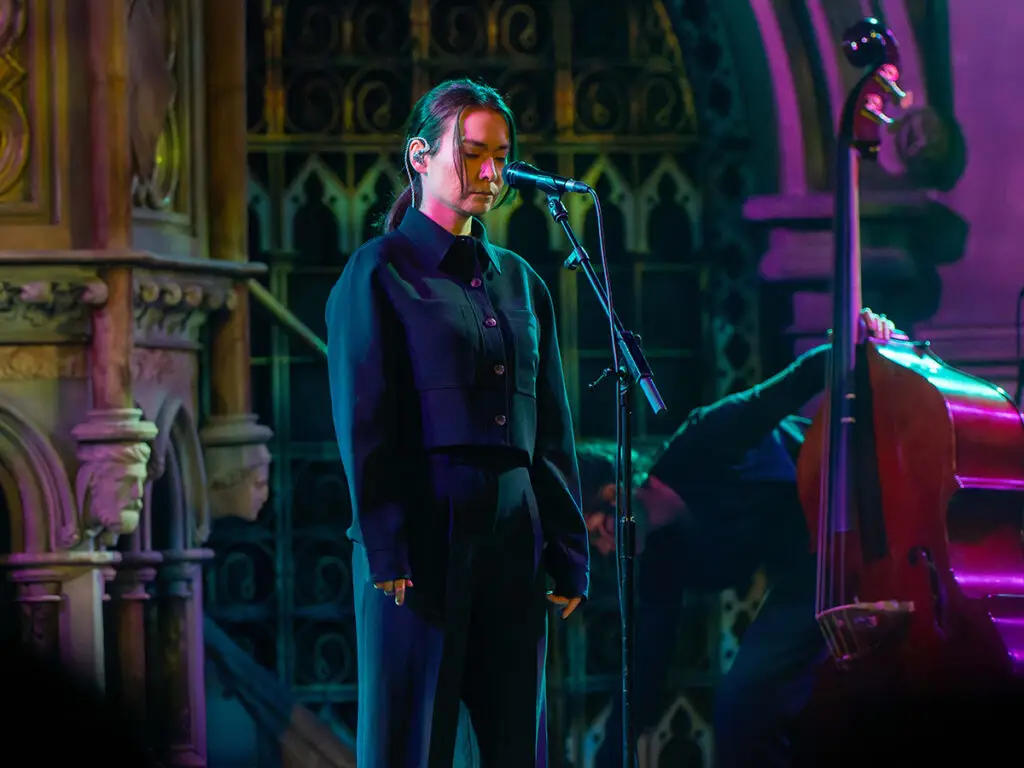 Foto ao vivo: Mitski é apresentado na capela da União de Londres