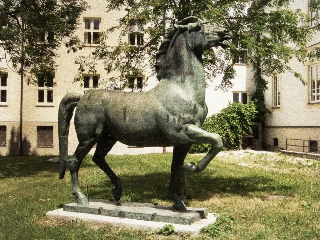 El verdadero misterio surrealista de los caballos de bronce faltantes de Hitler