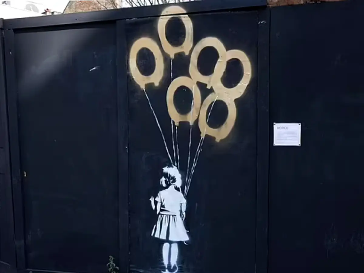Sospecha de Banksy aparece en el baño encerrado en Londres