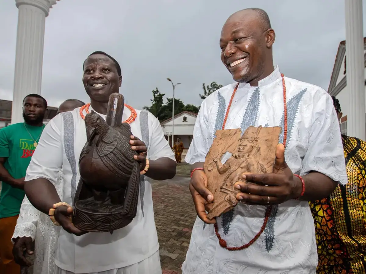 O Museu de Iowa faz história quando os bronzes foram demitidos no Benin