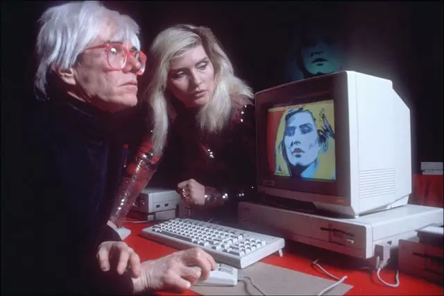 Naquela época, Andy Warhol era digital pintando Debbie Harry em um computador amigável