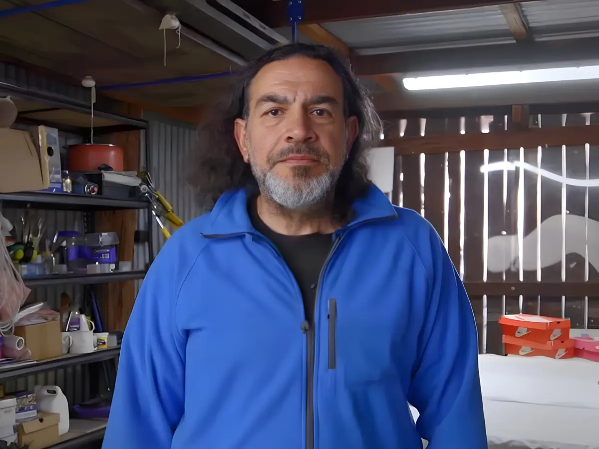 El artista australiano ya no aparecerá en la Bienal de Next Venecia debido a referencias controvertidas a Hezbolá