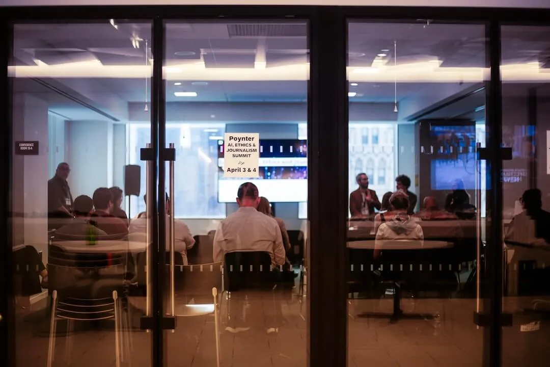 Los periodistas están utilizando IA. Deberían hablar con su audiencia al respecto.