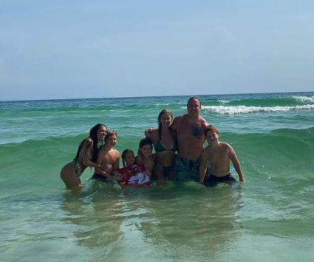   Kim Zolciak con i suoi figli e il marito.