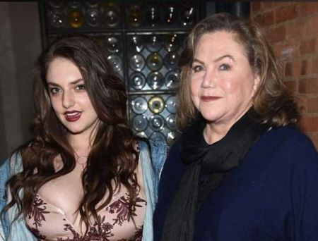 Com sua ex-esposa, Kathleen, Weiss tem uma filha, Rachel Ann Weiss.