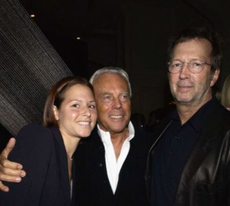   La fundadora de Turn Up For Recovery, Melia, también es esposa del cantante de Tears In Heaven, Eric Clapton.