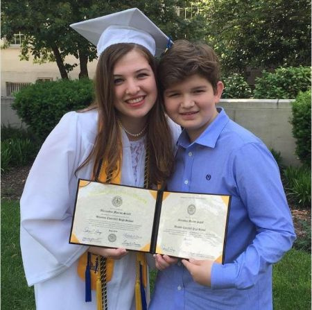   Alexa Schiff nel giorno del suo diploma di scuola superiore