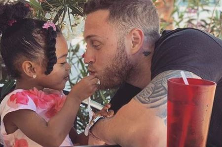   Micaiah Hanks è la nipote dell'attore Tom Hanks e Rita Wilson