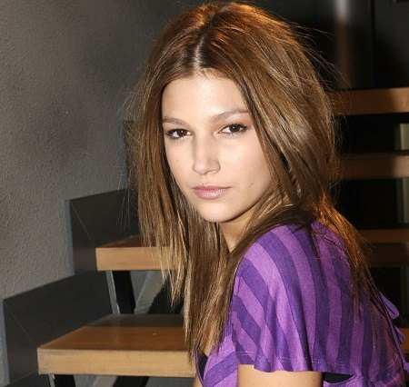 Úrsula Corberó when she was teenage.