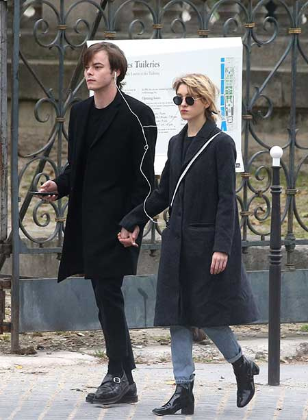 Charlie Heaton y Natalia Dyer