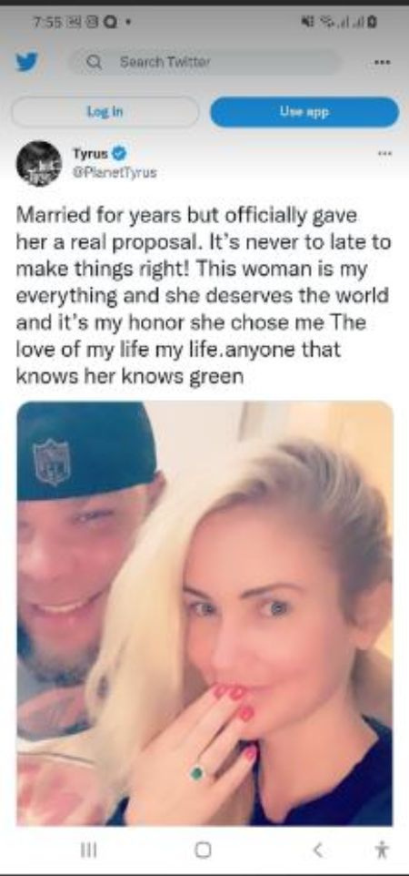   Tyrus condivide la notizia del suo fidanzamento con la sua allora fidanzata Ingrid.