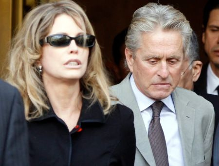 Douglas a proposé à Luker juste après 2 semaines de rencontres