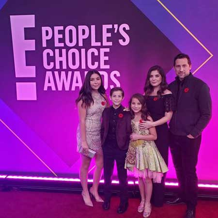 El actor canadiense Jacob Tremblay con sus padres y dos hermanas
