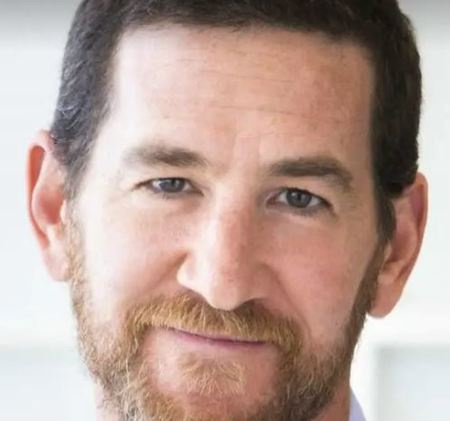   Adam Dell ha fondato iniziative come Clarity Money, Buzzsaw, Ingenito, Greenplum e Hotjobs. Adam Dell è il fondatore e CEO di Domain Money.