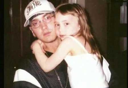 Alaina Marie Mathers com seu pai Eminem