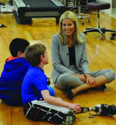   Aviva Drescher ha perso un piede in un incidente in un fienile quando aveva sei anni.