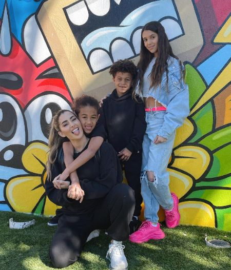 Mannequin/mondaine, Claudia est mère de 3 enfants