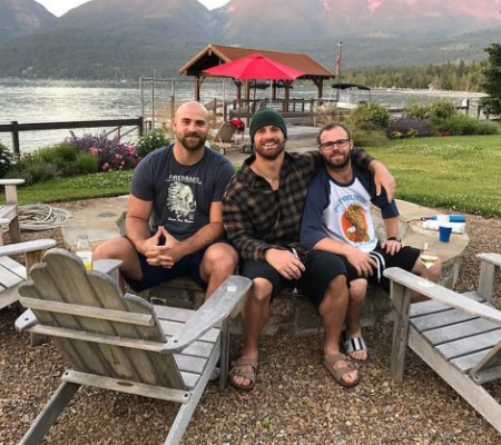 Howard Long Jr. ha due fratelli maggiori