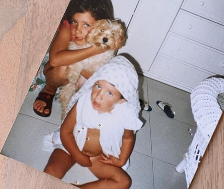 Maria Pedraza e sua irmã Celia Pedraza quando criança