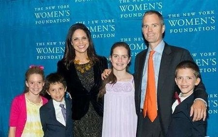   solitudine o'Brien with her hubby and children. 