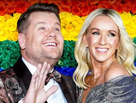 La ex trabajadora de Save The Children, Julia Carey, con su esposo y el presentador del programa Late Late Show With James Corden, James Corden.