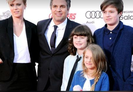 marca ruffalo's children have an uncredited appearance in the 2017 film Thor Ragnarok.