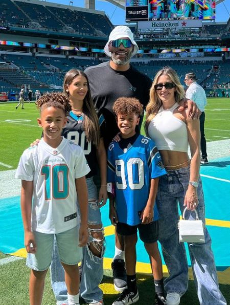 Footballeur à la retraite, Julius Peppers et sa famille de 5 personnes