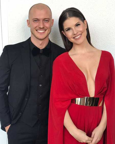 Amanda Cerny e il suo ragazzo Johannes Bartl hanno partecipato insieme agli Streamy Awards