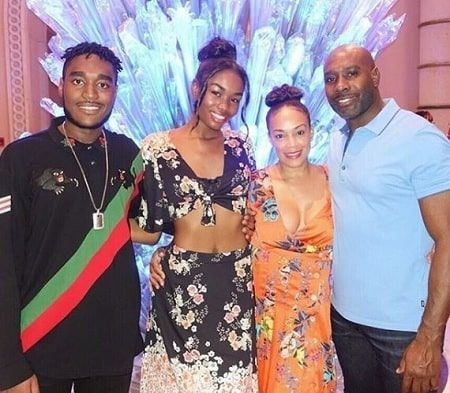 Pam Byse com marido e filhos
