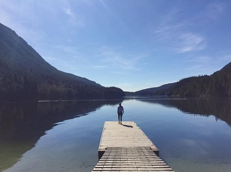 Leanne Lapp au milieu du lac