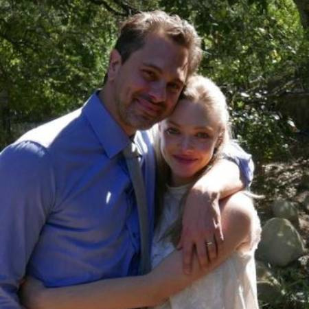 A atriz americana Amanda Seyfried e seu marido Thomas Sadoski