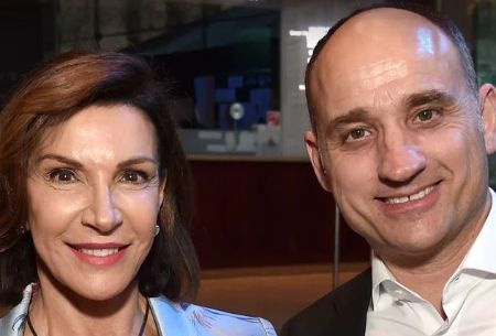 Diseñadora y actriz de películas, Legend Of The Werewolf, City on Fire, Hilary Farr con la estrella de la telerrealidad y agente de bienes raíces, David Visentin.