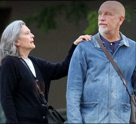 Nicoletta Peyran y su esposo John Malkovich venden su vino, en California, Rusia y Polonia, bajo la etiqueta de diseño gráfico LQLC (Les Quelles de la Coste).