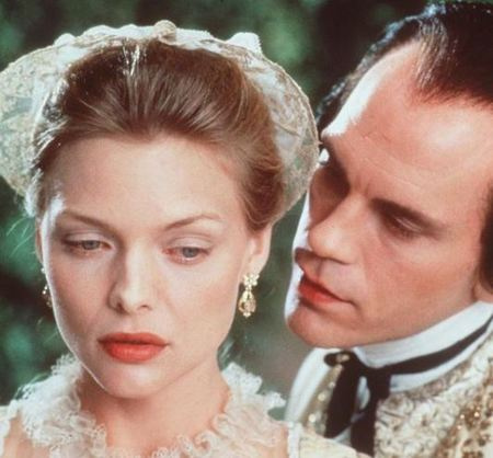 Antes de tener una relación con Nicotella, John Malkovich supuestamente tenía una relación extramatrimonial con Michelle Pfeiffer.