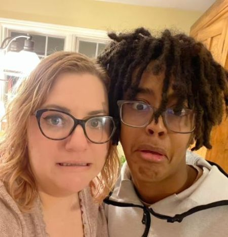   Mekbul a 18 anni con sua sorella Maggie