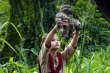   Kaylee Hotle, ex attrice di video commerciali e attivista della comunità dei non udenti.