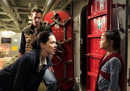   Alexander Skarsgard, Rebecca Hall e Kaylee Hottle in Godzilla vs Kong.