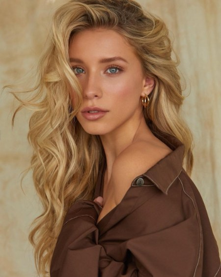   Kenzi Hope fa la modella