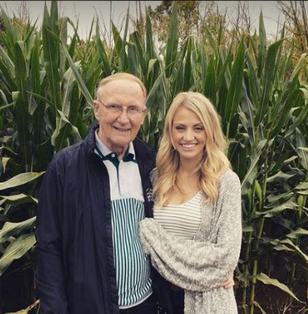   Fox and Friends First ospita Carley Shimkus con suo padre, Edward