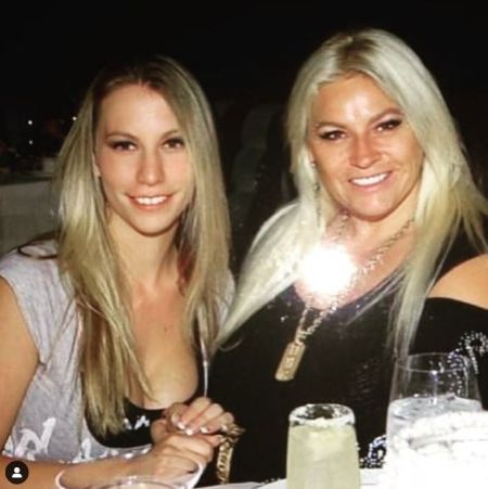   Lyssa mit ihrer Stiefmutter Beth Chapman